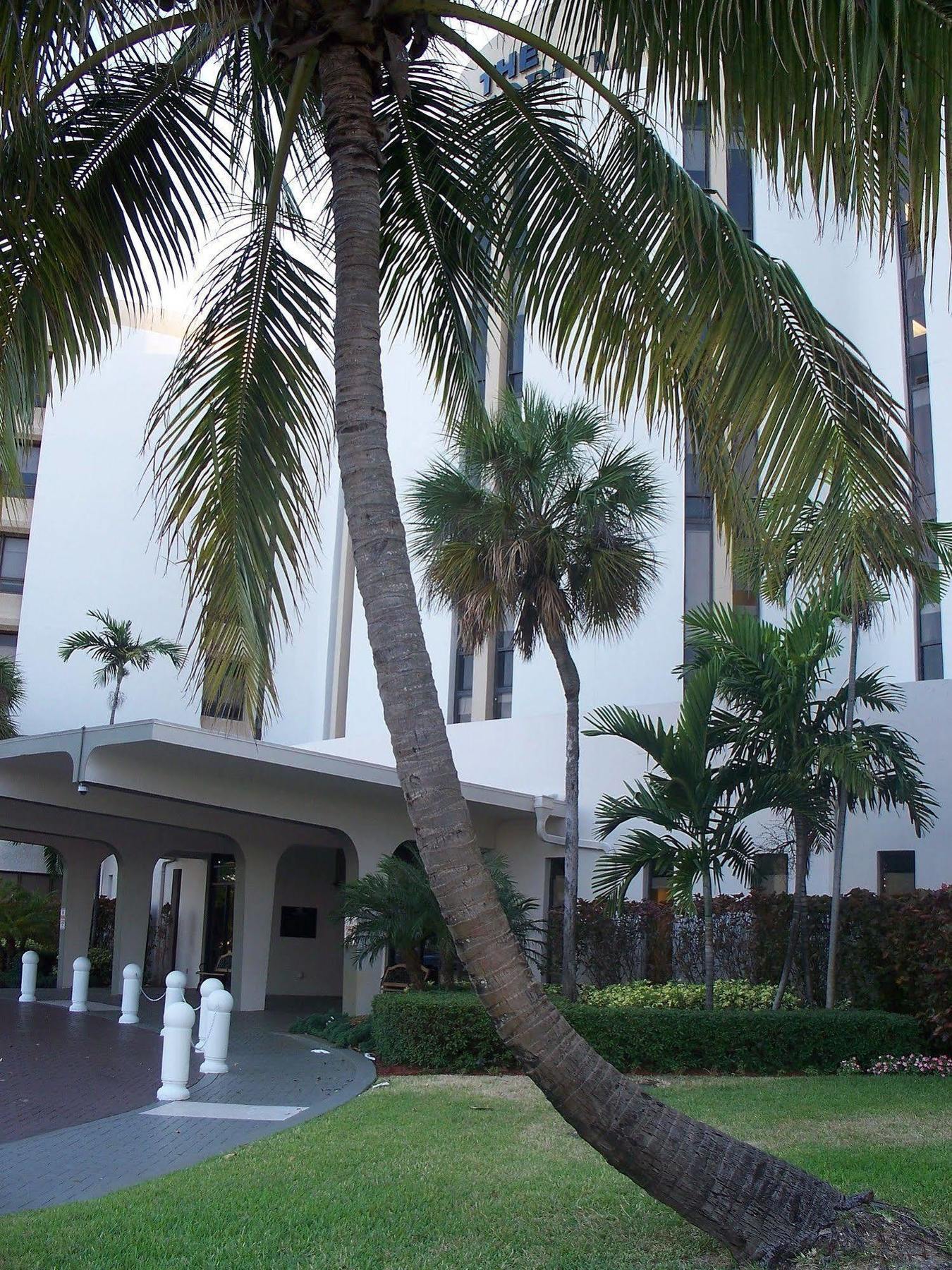 Forum Pompano Beach Exterior photo